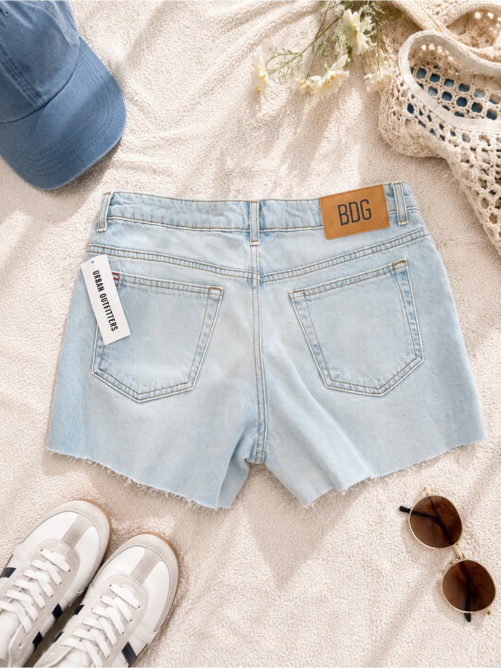 BDG Urban Outfitters NWT Light Wash Denim Shorts Size 26 Raw Hem
